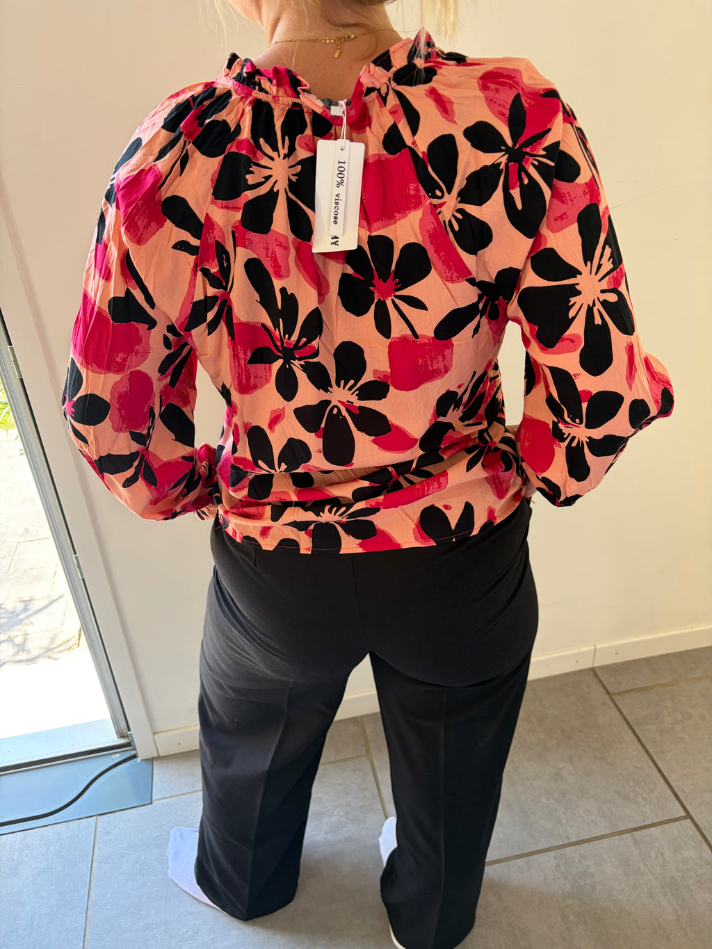 Blouse fleurie rose et noir