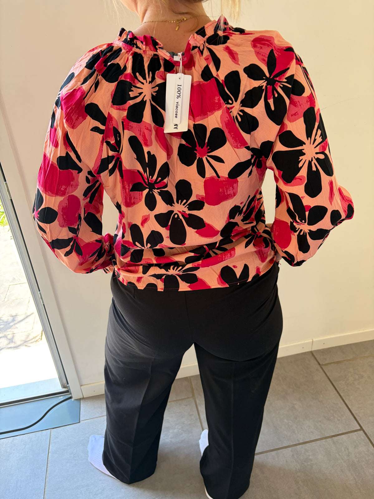 Blouse fleurie rose et noir