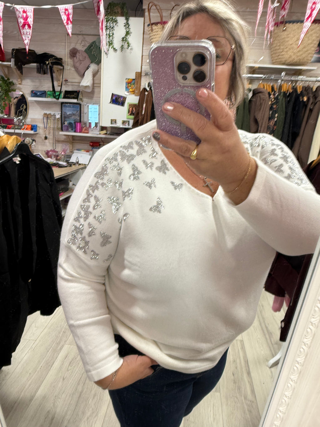 Pull blanc papillon
