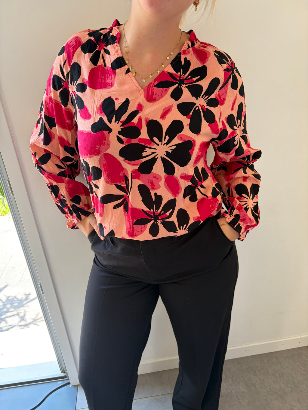 Blouse fleurie rose et noir