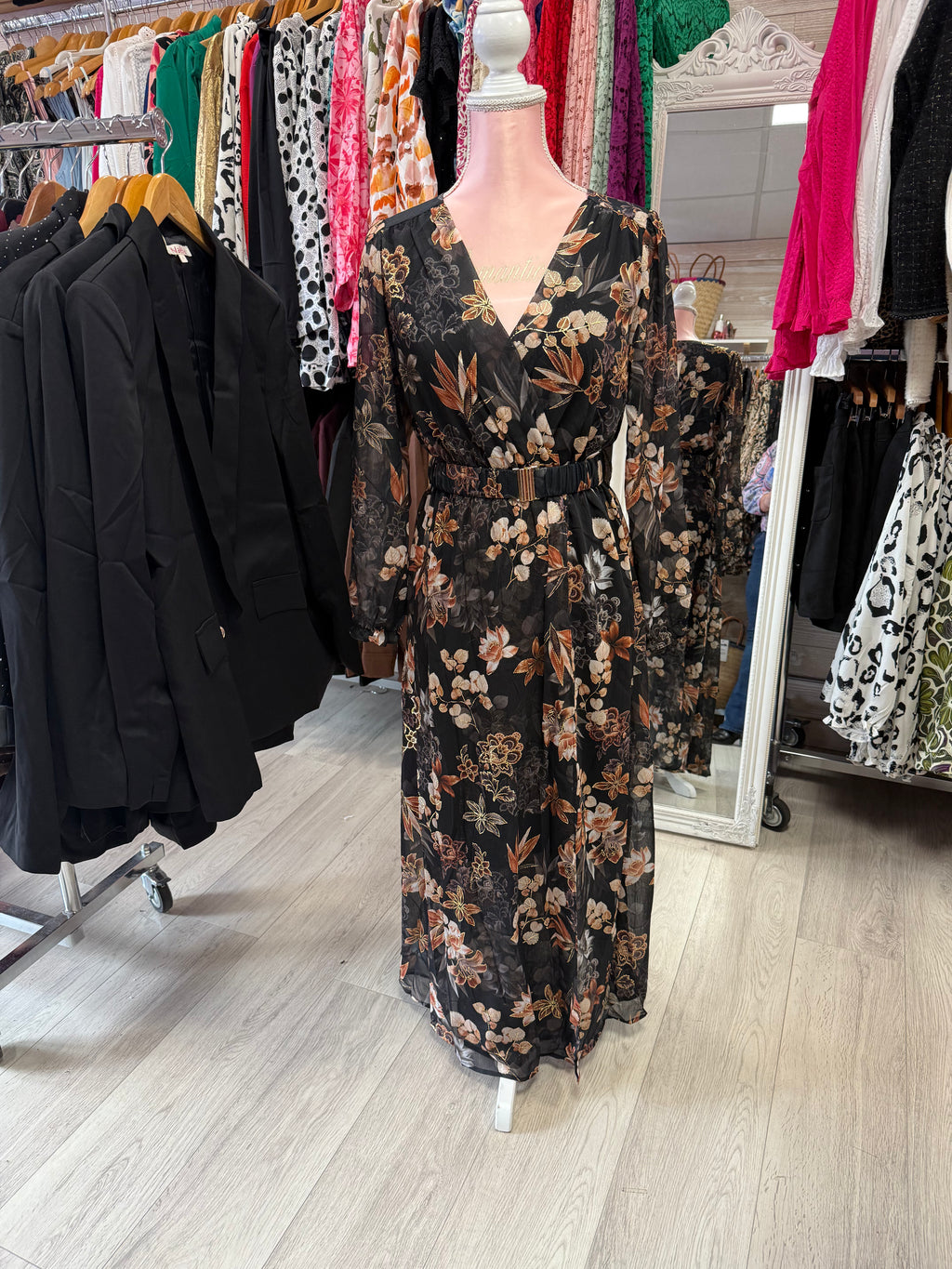 Robe noire marron et doré