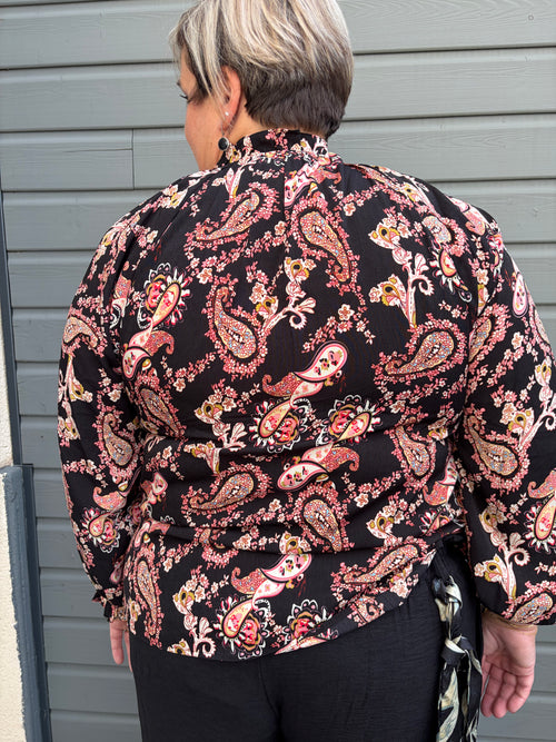 Blouse noire à imprimé cachemire