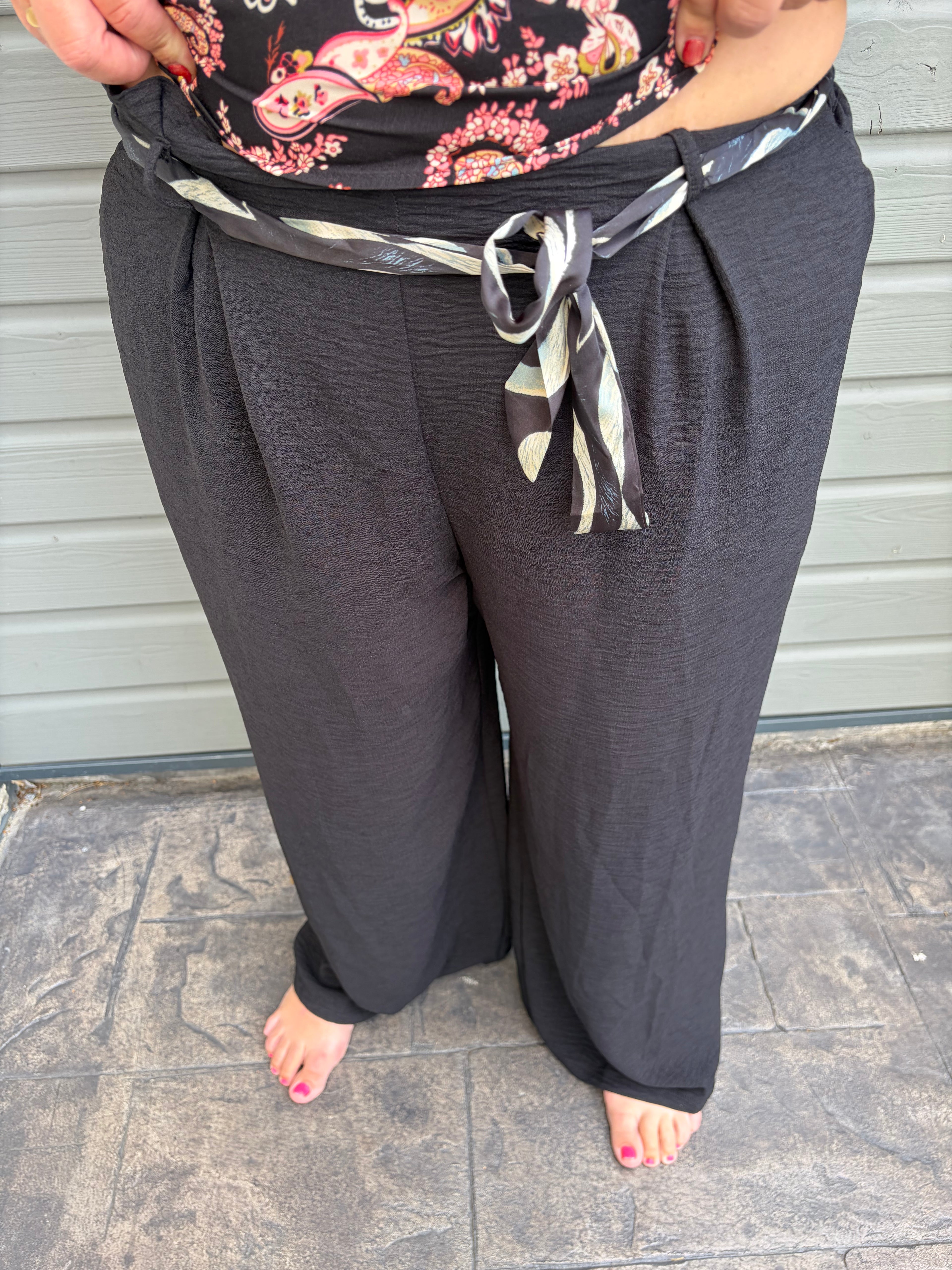 Pantalon fluide noir avec lien imprimé pour la ceinture