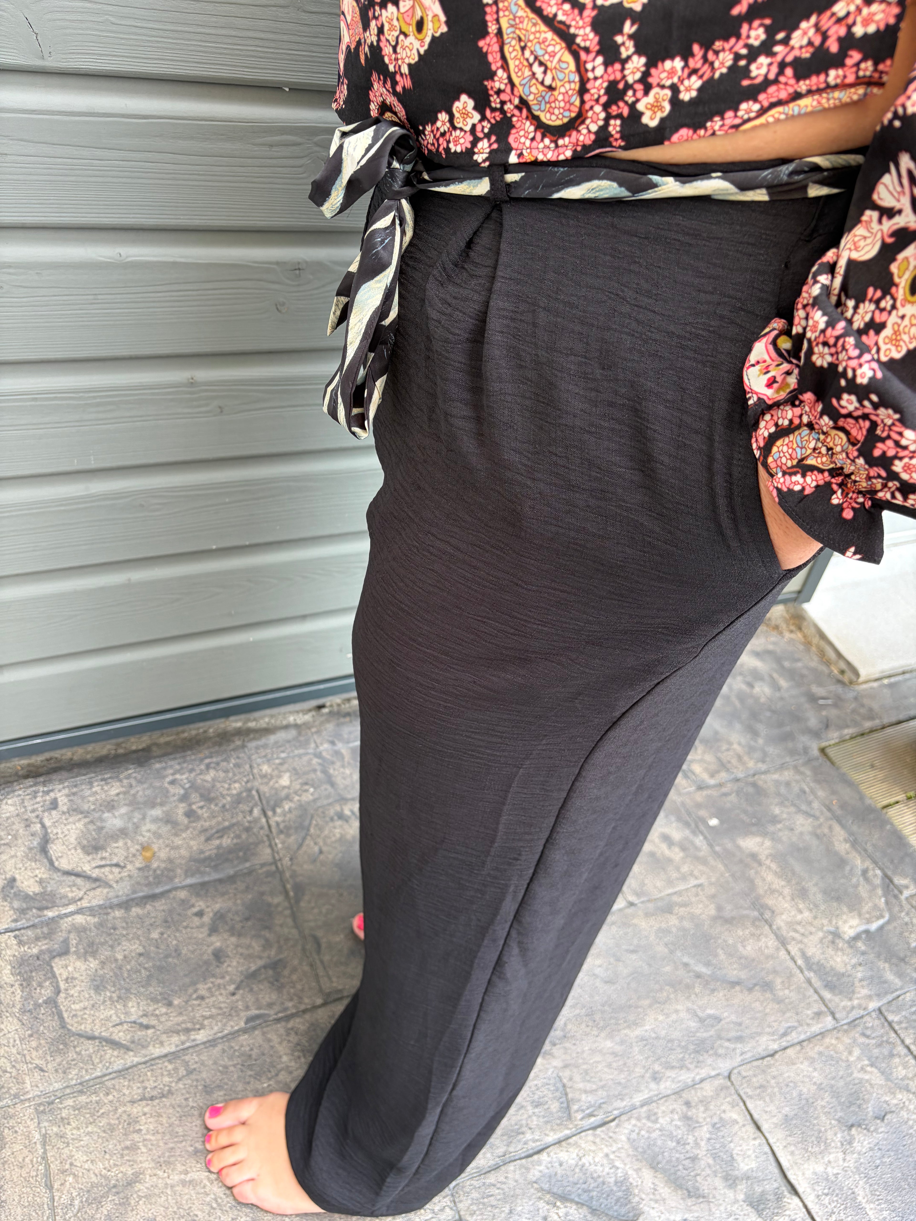 Pantalon fluide noir avec lien imprimé pour la ceinture