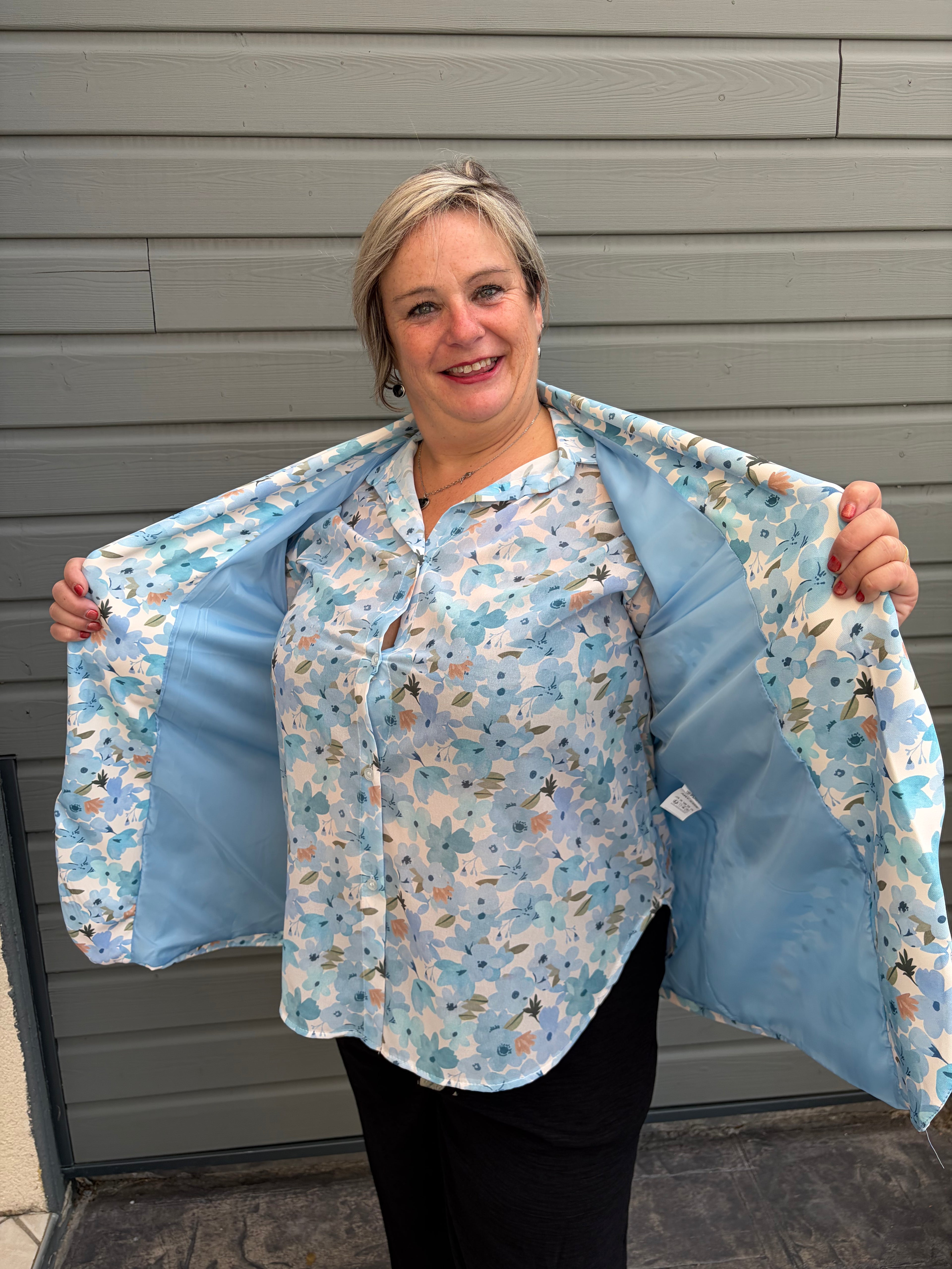 Blazer fleuri imprimé – Bleu ciel et multicolore