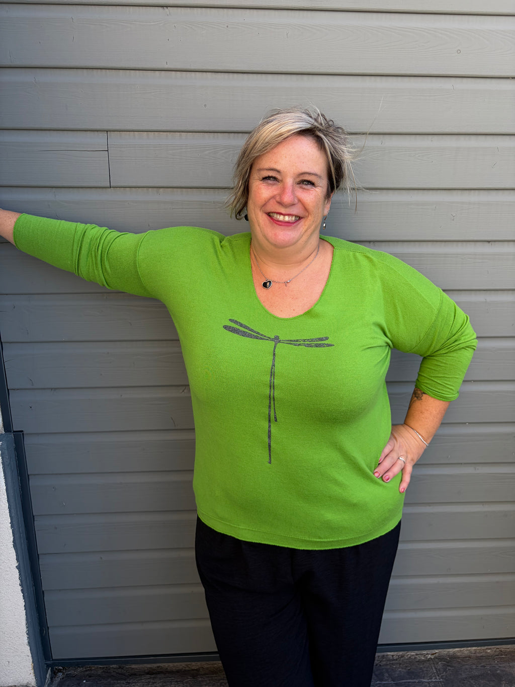 Petit Pull Vert Clair – Libellule Pailletée