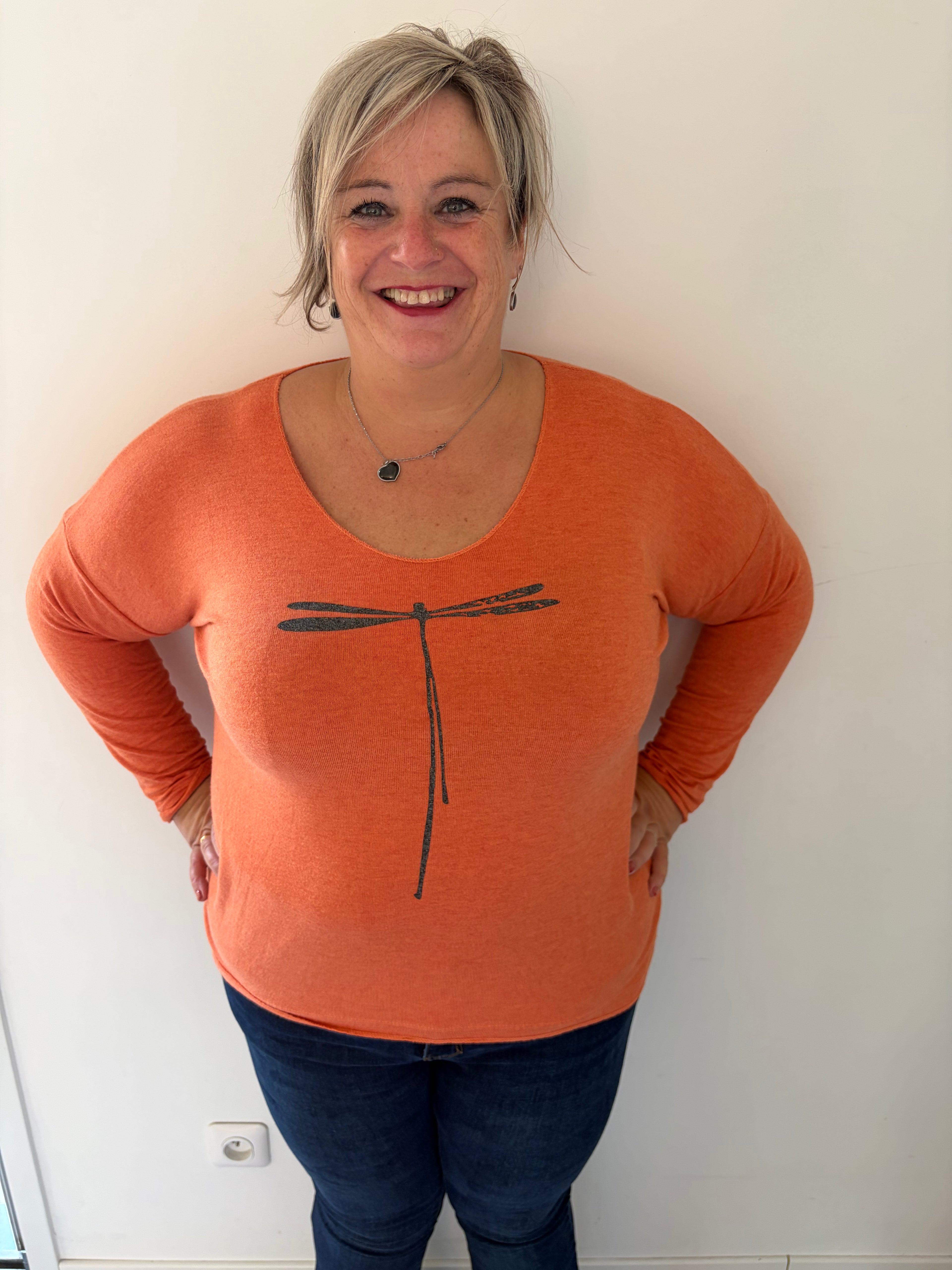 Petit Pull Orange – Libellule Pailletée