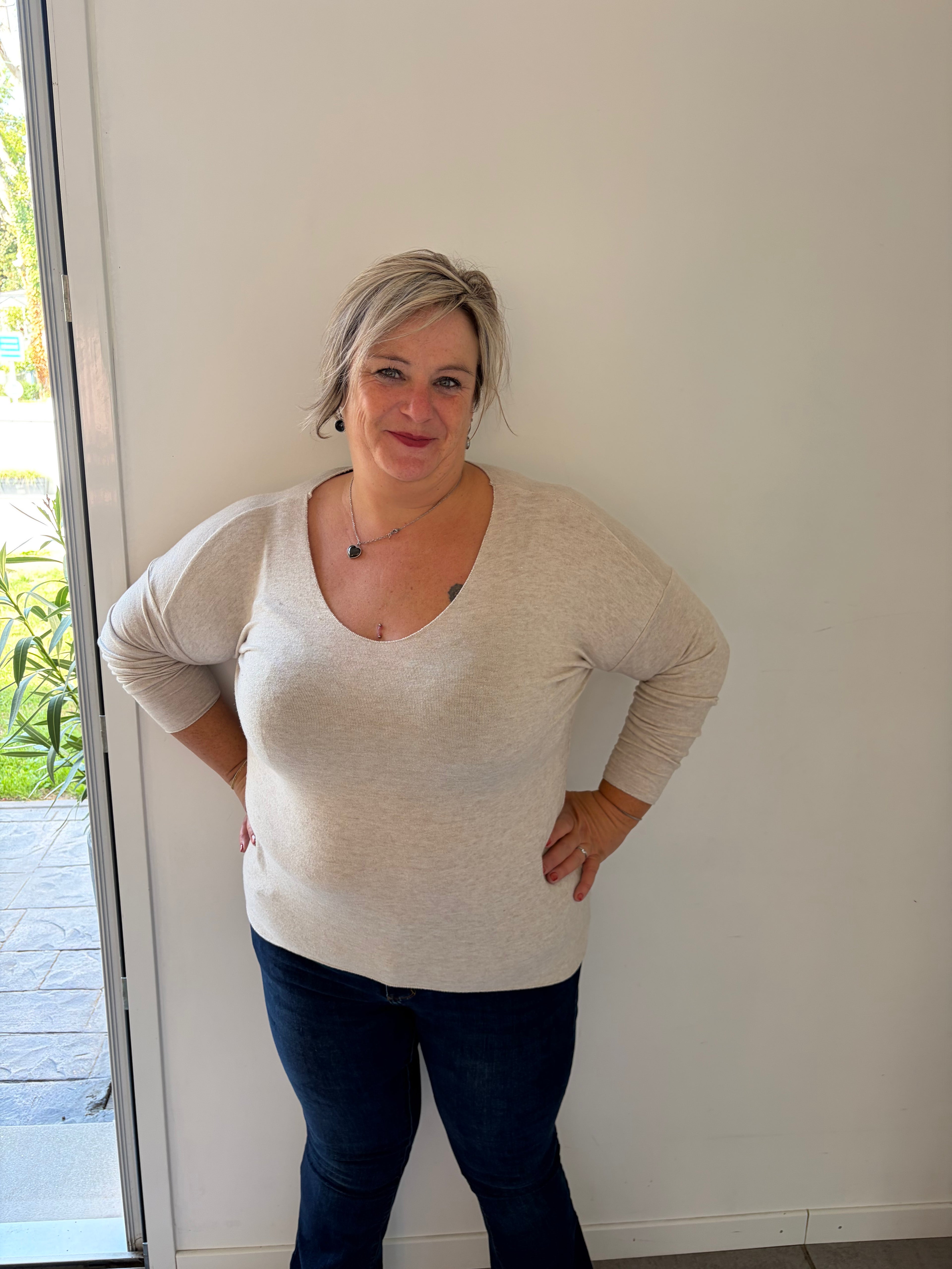 Petit Pull Beige – Ailes Pailletées