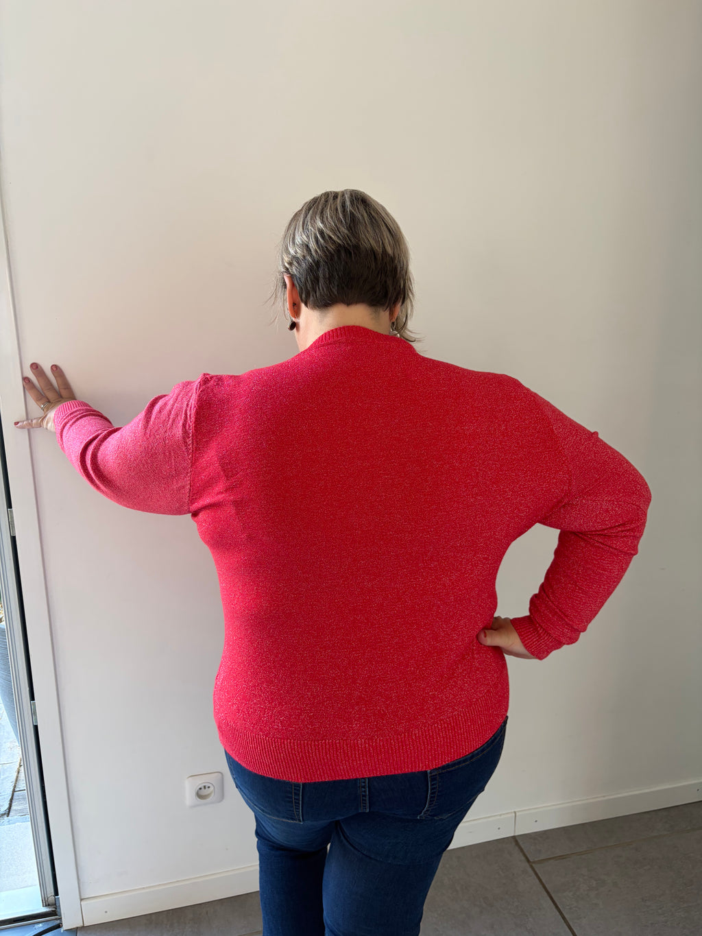 Pull col V rouge à paillettes